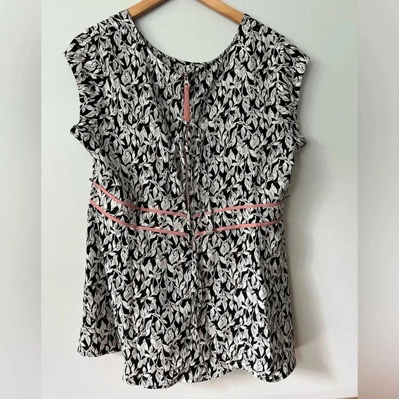 Motherhood Maternity Short Sleeve Blouse with Tie | Large - Picture 3 of 6